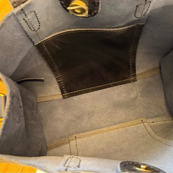 Lola Crossbody Tote by Portland Leather in Midnight Navy with adjustable straps - Picture 10 of 12